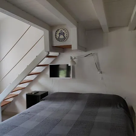 With Pool Su Preppa 's Aus Vila