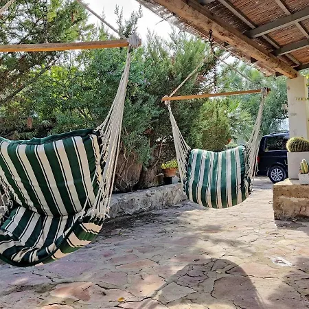 With Pool Su Preppa 's Aus Vila *