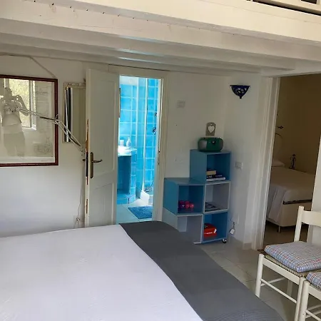 With Pool Su Preppa 's Aus Vila *