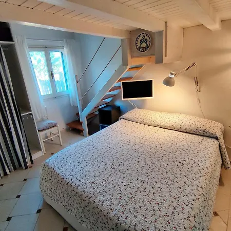 With Pool Su Preppa 's Aus * Carloforte (Isola di San Pietro)