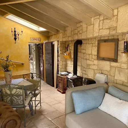 With Pool Su Preppa 's Aus Vila Carloforte (Isola di San Pietro)