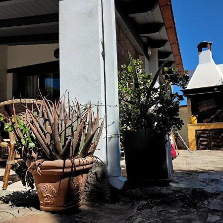 With Pool Su Preppa 's Aus Vila *